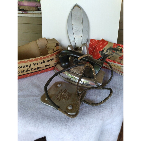 RARE Vintage Betty Crocker Try-Heat Steam Iron & Attachment with manual Unique - Picture 1 of 8